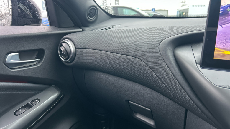 Nissan Juke 1.0 DiG-T N-Connecta 5dr DCT Petrol Hatchback